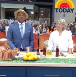 Pomegranate Inc Green Linen Snaffle & Buckle Table Runner Sale