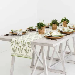 Pomegranate Inc Phlox Green Table Runner New