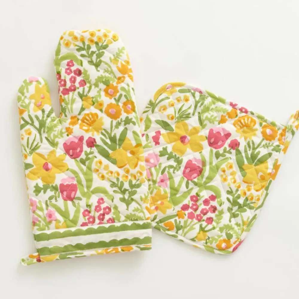Pomegranate Inc 70s Flower Oven Mitt Set